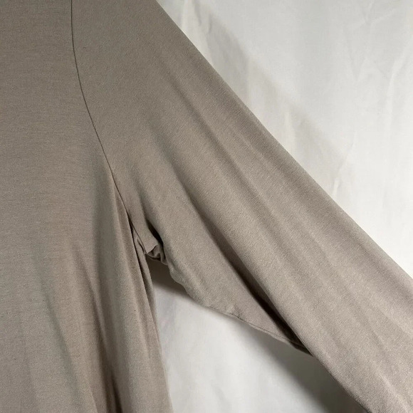 J Jill Blouse Women's Medium Beige Round Neck Long Sleeve Side Slit Pullover - Picture 6 of 10